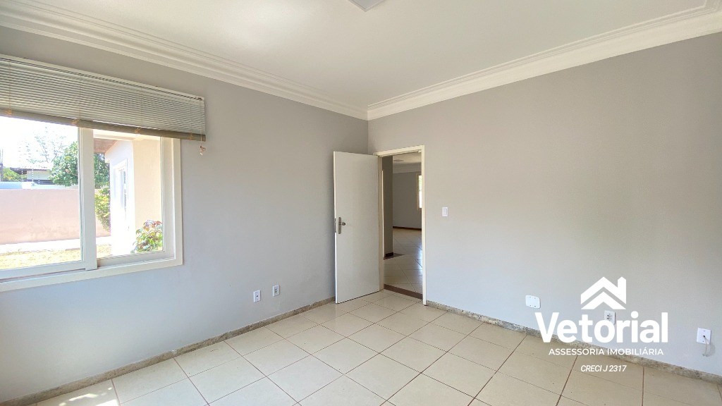 Foto Casa para Locação Comercial   4 Quartos, sendo 3 Suítes, closet, 3 Salas, 6 Banheiros, 2 Vagas, 479,99 m² - Renato Gonçalves - Barreriras/BA