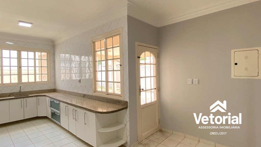 Foto Casa para Locação Comercial   4 Quartos, sendo 3 Suítes, closet, 3 Salas, 6 Banheiros, 2 Vagas, 479,99 m² - Renato Gonçalves - Barreriras/BA