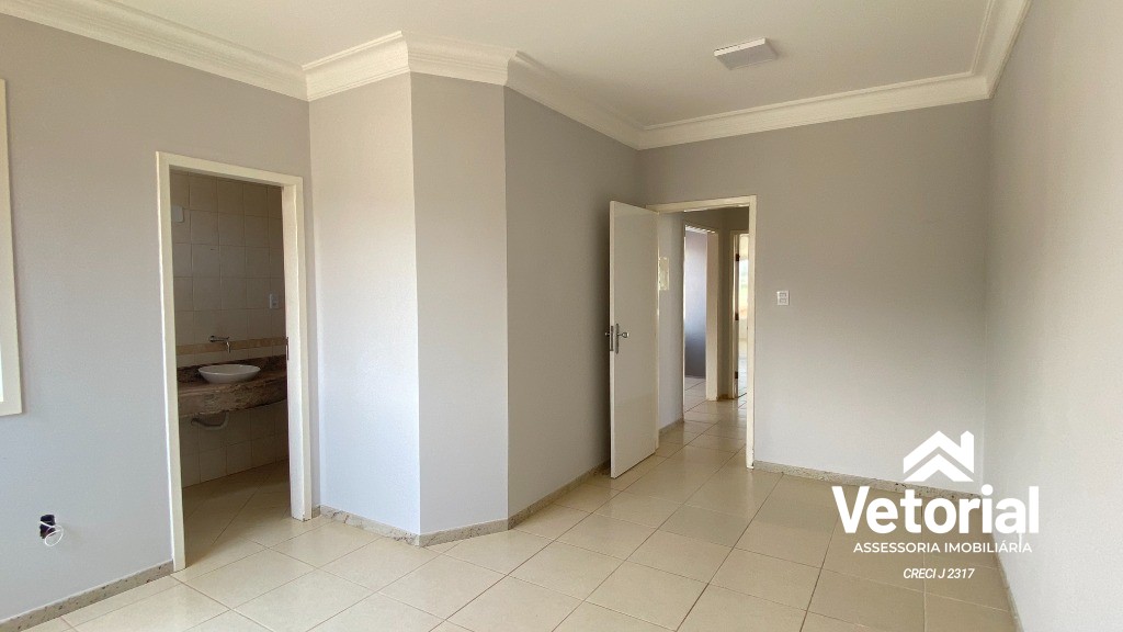 Foto Casa para Locação Comercial   4 Quartos, sendo 3 Suítes, closet, 3 Salas, 6 Banheiros, 2 Vagas, 479,99 m² - Renato Gonçalves - Barreriras/BA