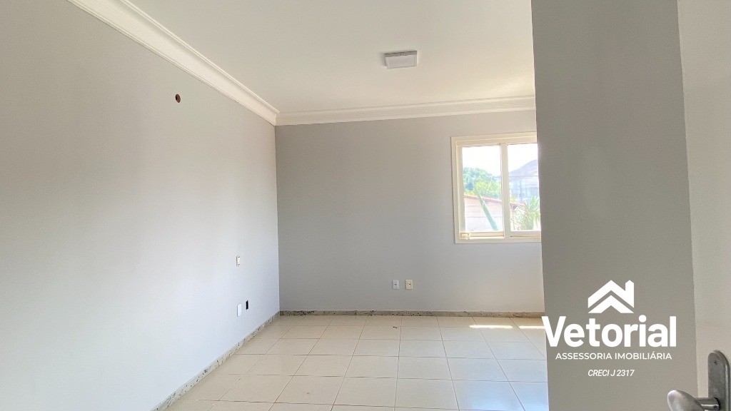 Foto Casa para Locação Comercial   4 Quartos, sendo 3 Suítes, closet, 3 Salas, 6 Banheiros, 2 Vagas, 479,99 m² - Renato Gonçalves - Barreriras/BA