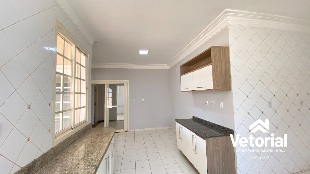 Foto Casa para Locação Comercial   4 Quartos, sendo 3 Suítes, closet, 3 Salas, 6 Banheiros, 2 Vagas, 479,99 m² - Renato Gonçalves - Barreriras/BA