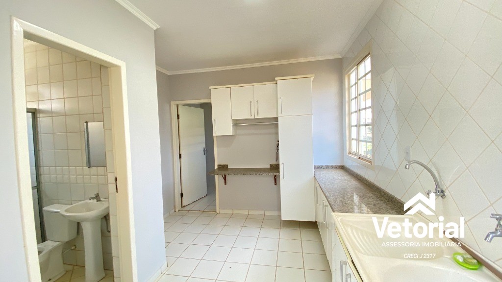 Foto Casa para Locação Comercial   4 Quartos, sendo 3 Suítes, closet, 3 Salas, 6 Banheiros, 2 Vagas, 479,99 m² - Renato Gonçalves - Barreriras/BA