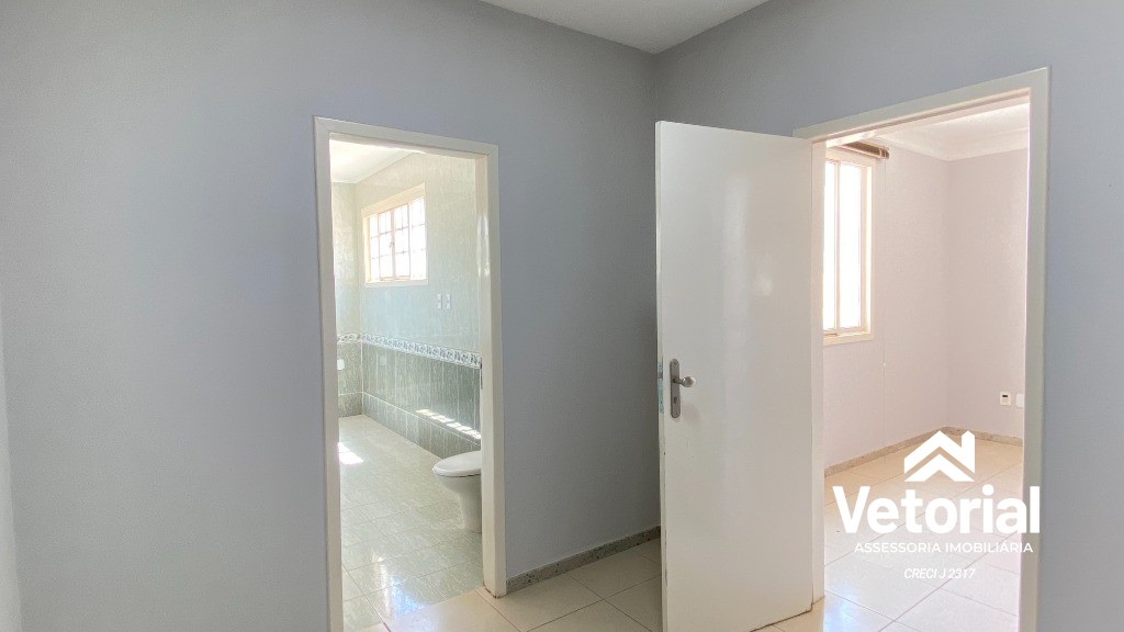 Foto Casa para Locação Comercial   4 Quartos, sendo 3 Suítes, closet, 3 Salas, 6 Banheiros, 2 Vagas, 479,99 m² - Renato Gonçalves - Barreriras/BA