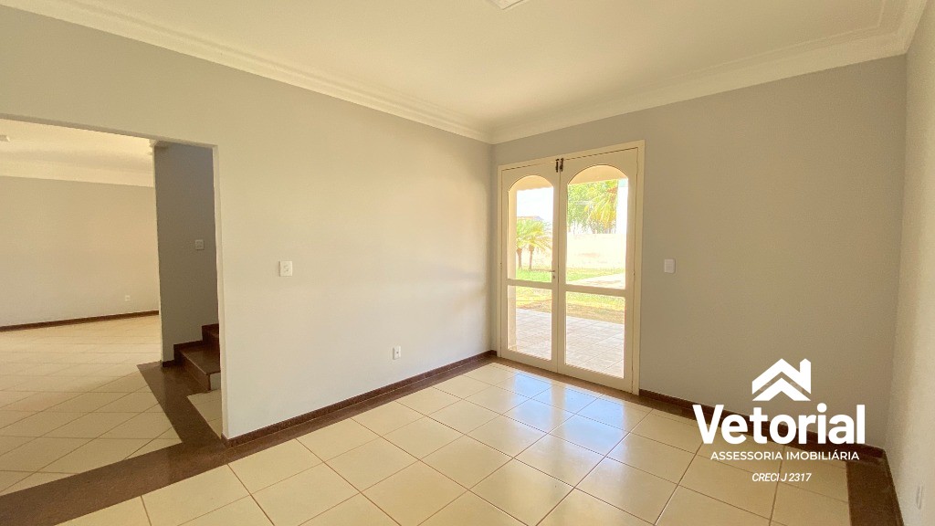 Foto Casa para Locação Comercial   4 Quartos, sendo 3 Suítes, closet, 3 Salas, 6 Banheiros, 2 Vagas, 479,99 m² - Renato Gonçalves - Barreriras/BA