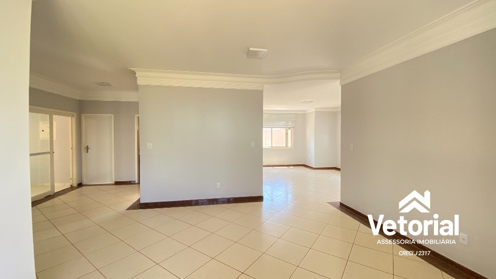 Foto Casa para Locação Comercial   4 Quartos, sendo 3 Suítes, closet, 3 Salas, 6 Banheiros, 2 Vagas, 479,99 m² - Renato Gonçalves - Barreriras/BA