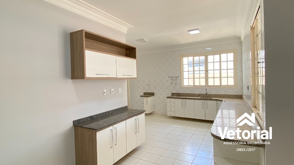 Foto Casa para Locação Comercial   4 Quartos, sendo 3 Suítes, closet, 3 Salas, 6 Banheiros, 2 Vagas, 479,99 m² - Renato Gonçalves - Barreriras/BA