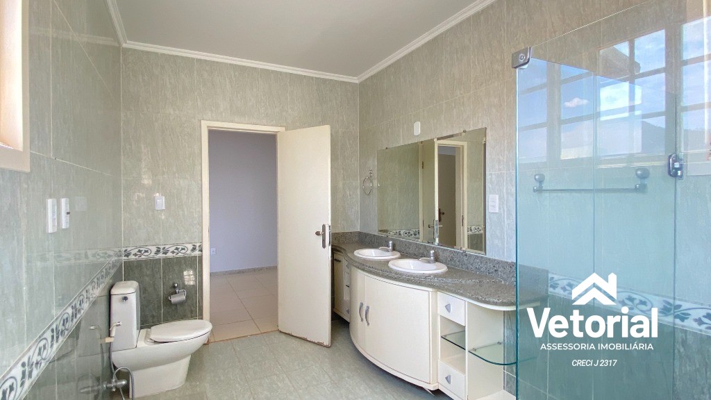 Foto Casa para Locação Comercial   4 Quartos, sendo 3 Suítes, closet, 3 Salas, 6 Banheiros, 2 Vagas, 479,99 m² - Renato Gonçalves - Barreriras/BA