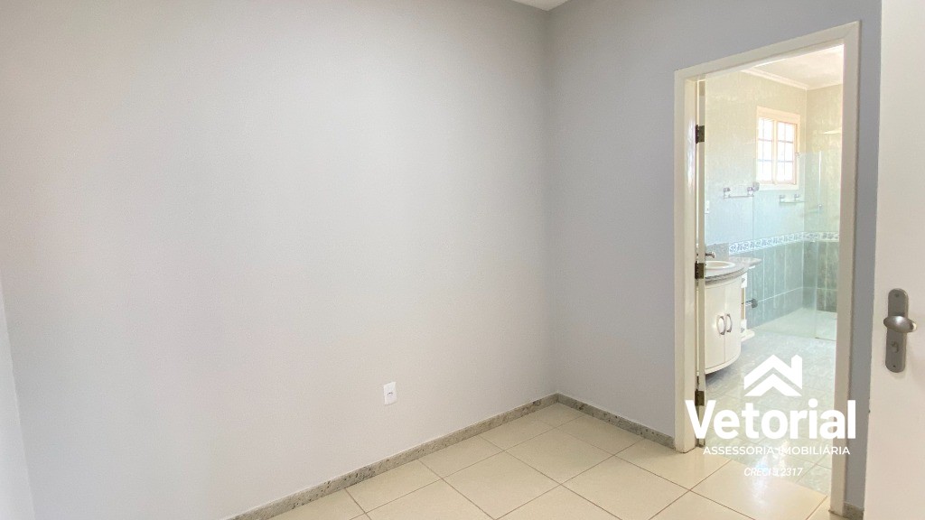 Foto Casa para Locação Comercial   4 Quartos, sendo 3 Suítes, closet, 3 Salas, 6 Banheiros, 2 Vagas, 479,99 m² - Renato Gonçalves - Barreriras/BA