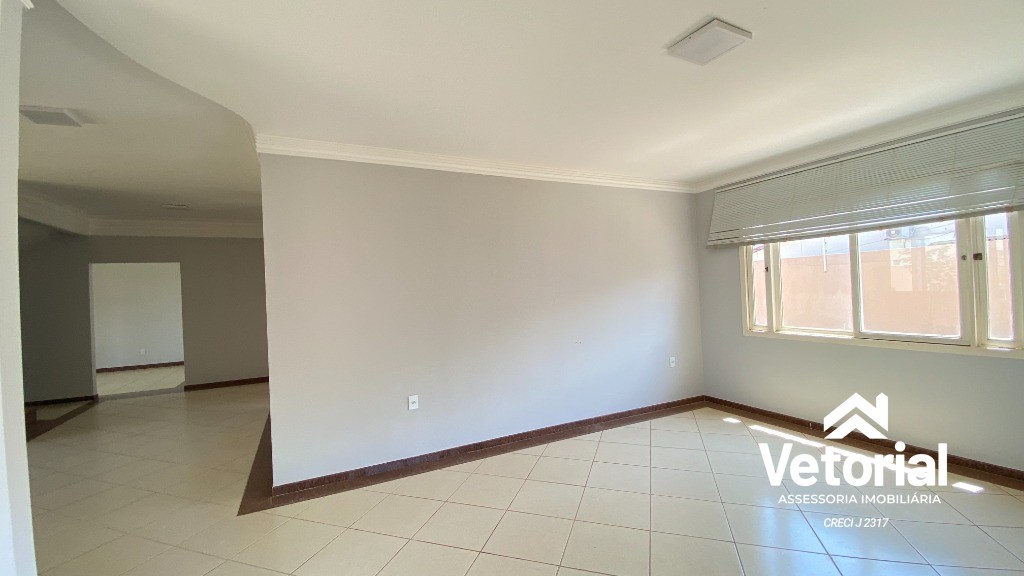 Foto Casa para Locação Comercial   4 Quartos, sendo 3 Suítes, closet, 3 Salas, 6 Banheiros, 2 Vagas, 479,99 m² - Renato Gonçalves - Barreriras/BA