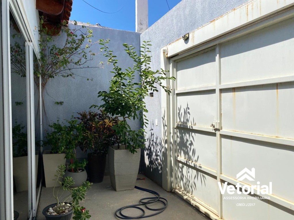 Foto Que casa, senhores! 3 quartos, sendo 01 com suíte, duas salas, toda no porcelanato, escriturada e super aconchegante! Recanto dos Pássaros - Barreiras