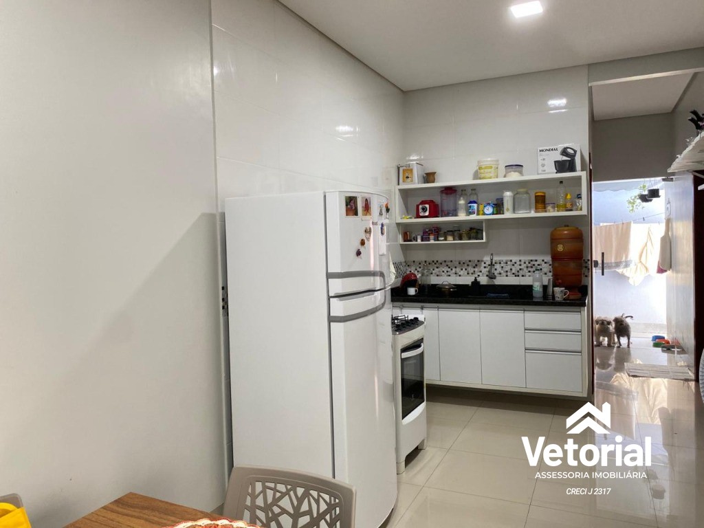 Foto Que casa, senhores! 3 quartos, sendo 01 com suíte, duas salas, toda no porcelanato, escriturada e super aconchegante! Recanto dos Pássaros - Barreiras