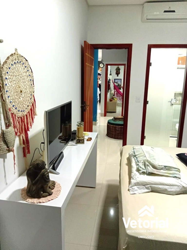 Foto Que casa, senhores! 3 quartos, sendo 01 com suíte, duas salas, toda no porcelanato, escriturada e super aconchegante! Recanto dos Pássaros - Barreiras