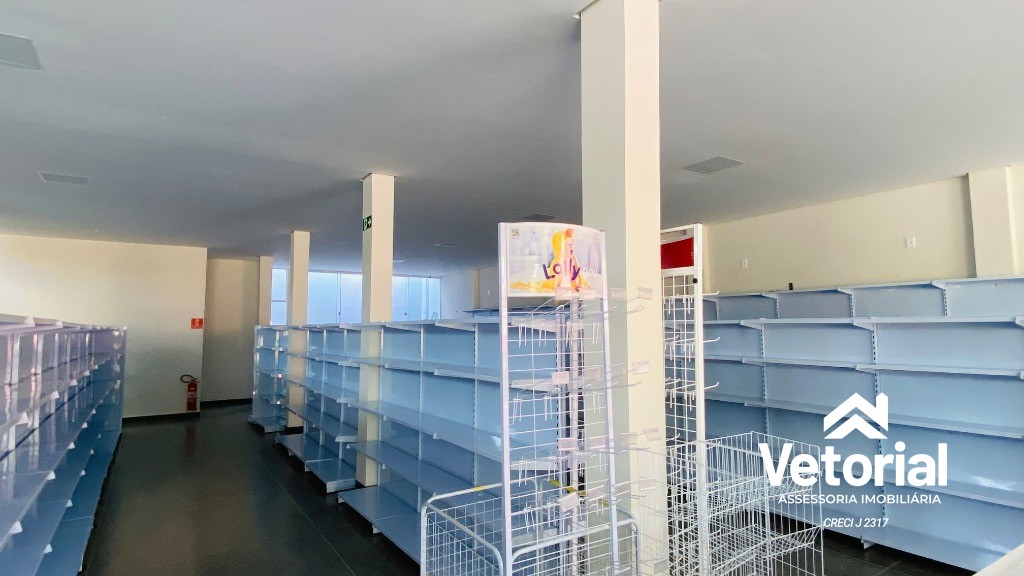 Foto Ponto comercial com 190 m2, portas automáticas, sistema de câmeras, alarme, localizado na avenida principal do bairro Vila Nova