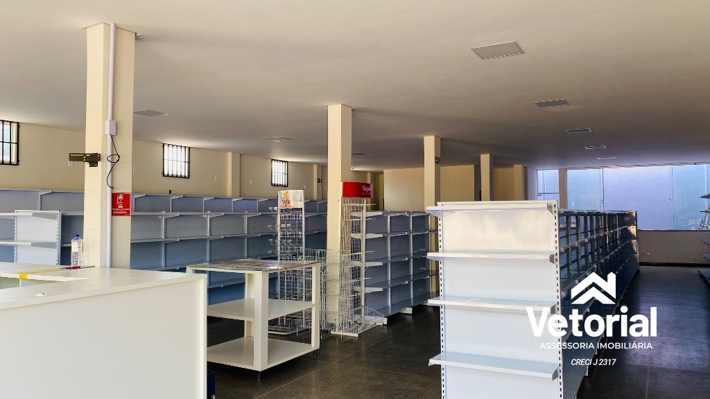 Foto Ponto comercial com 190 m2, portas automáticas, sistema de câmeras, alarme, localizado na avenida principal do bairro Vila Nova