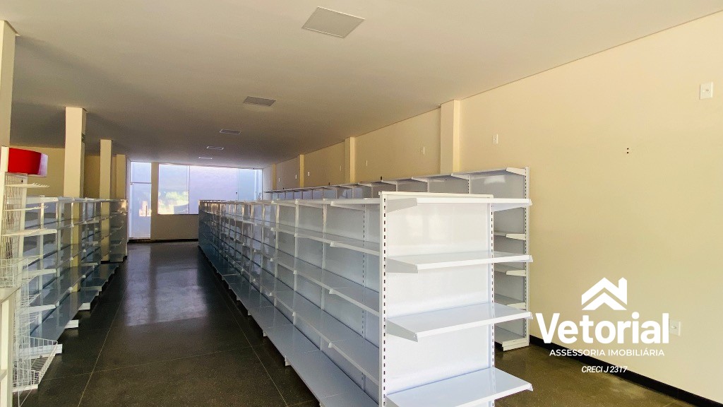 Foto Ponto comercial com 190 m2, portas automáticas, sistema de câmeras, alarme, localizado na avenida principal do bairro Vila Nova