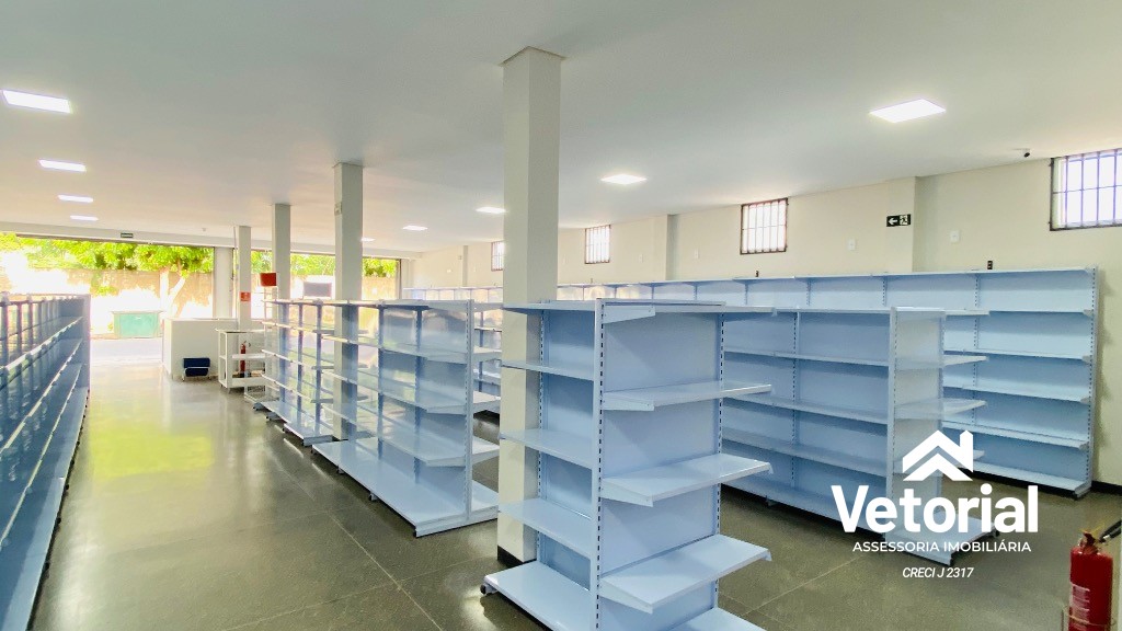 Foto Ponto comercial com 190 m2, portas automáticas, sistema de câmeras, alarme, localizado na avenida principal do bairro Vila Nova