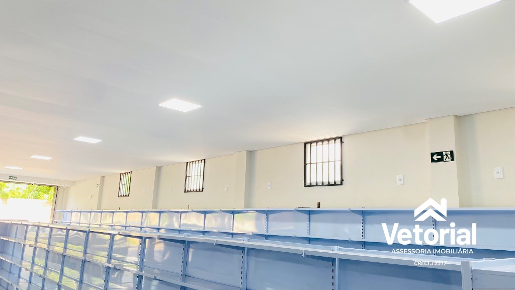 Foto Ponto comercial com 190 m2, portas automáticas, sistema de câmeras, alarme, localizado na avenida principal do bairro Vila Nova