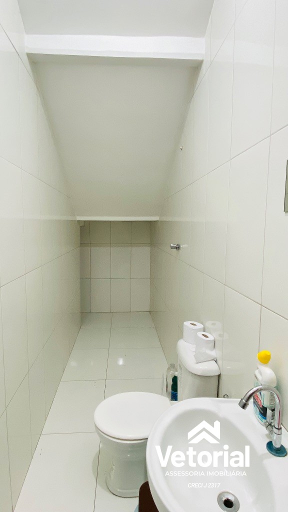 Foto Ponto comercial com 190 m2, portas automáticas, sistema de câmeras, alarme, localizado na avenida principal do bairro Vila Nova