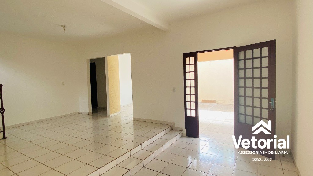 Foto Casa para aluguel com 4 quartos, sendo 02 com suíte, churrasqueira, garagem coberta - Morada da Lua - Barreiras/Bahia