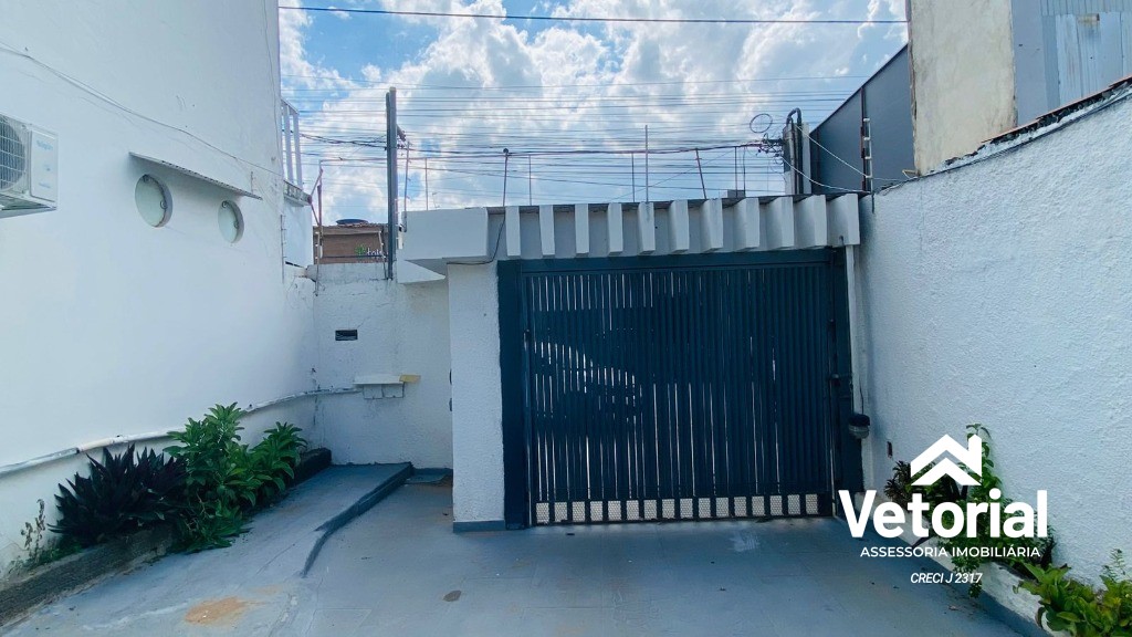 Foto Ponto comercial para locação no centro da cidade - 200 m², 4 salas, 03 banheiros e muito mais - Barreiras/Ba