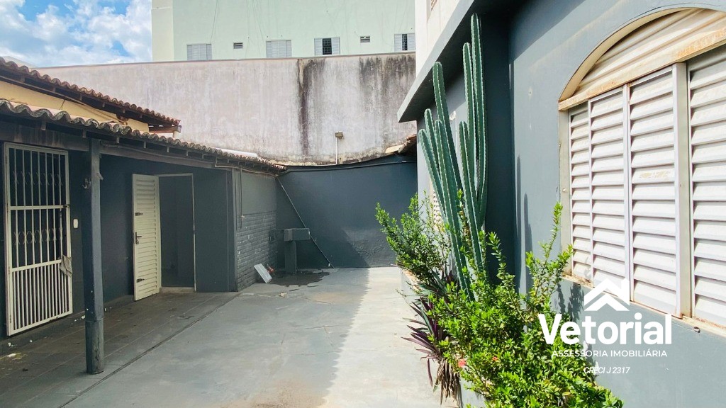 Foto Ponto comercial para locação no centro da cidade - 200 m², 4 salas, 03 banheiros e muito mais - Barreiras/Ba