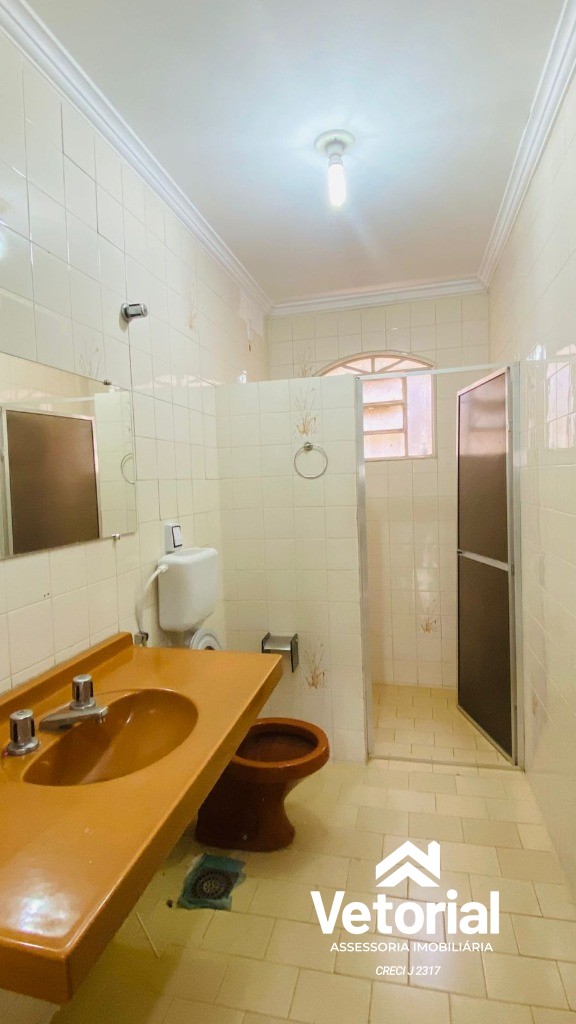 Foto Ponto comercial para locação no centro da cidade - 200 m², 4 salas, 03 banheiros e muito mais - Barreiras/Ba