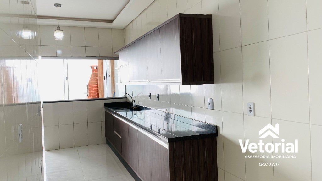 Foto Casa com 3 quartos, sendo 01 com suíte, 02 vagas de garagem, armário na cozinha e muito mais! Bairro Bandeirantes - Barreiras/Bahia