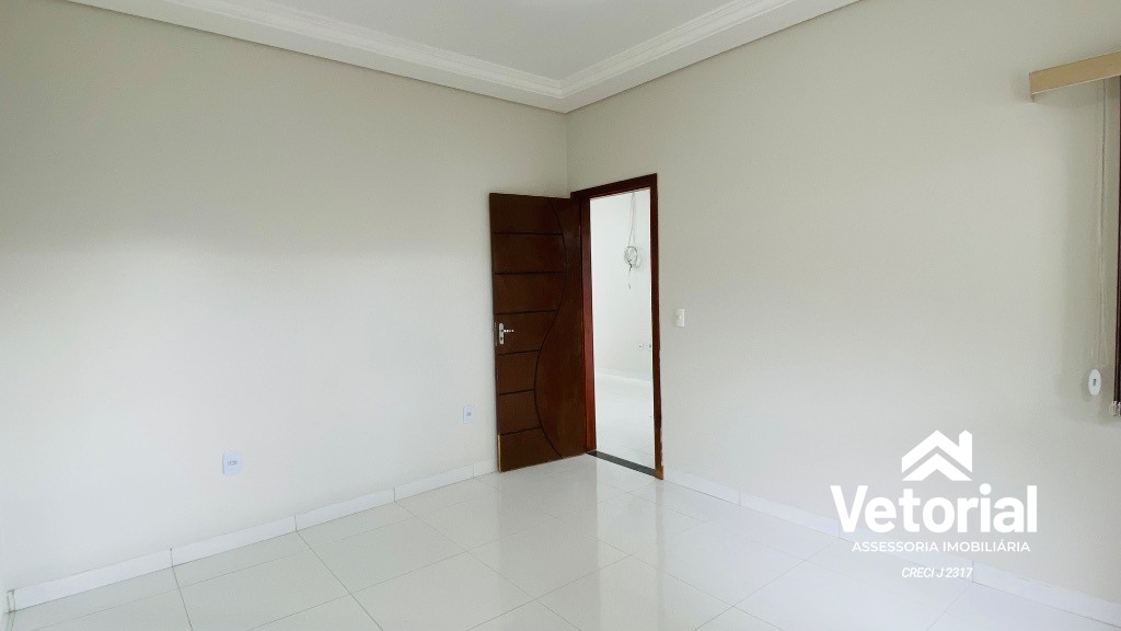Foto Casa com 3 quartos, sendo 01 com suíte, 02 vagas de garagem, armário na cozinha e muito mais! Bairro Bandeirantes - Barreiras/Bahia
