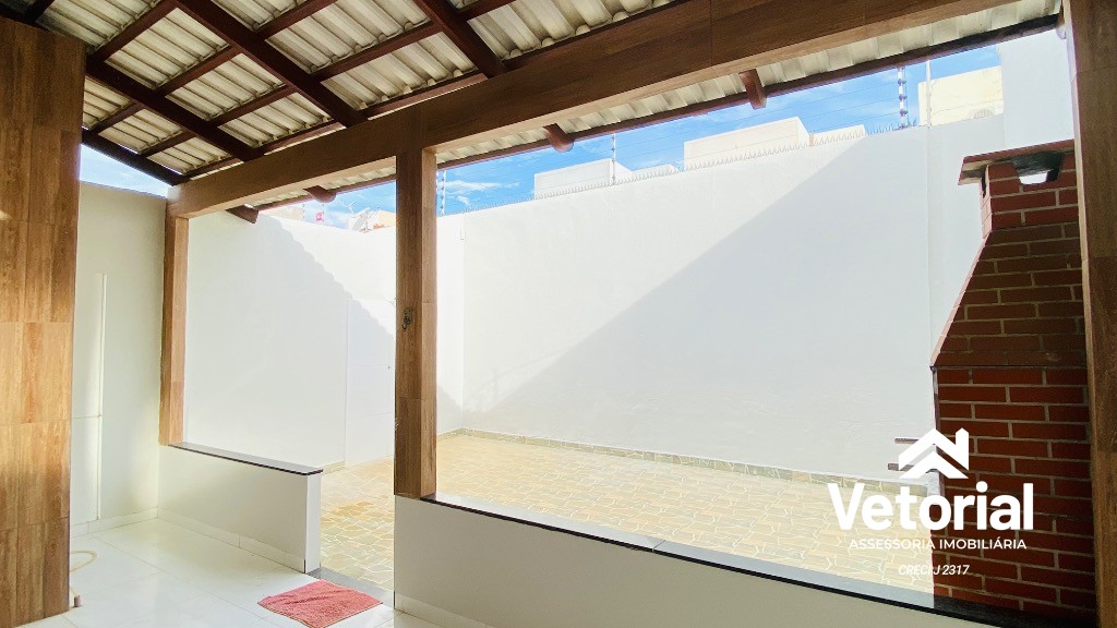 Foto Casa com 3 quartos, sendo 01 com suíte, 02 vagas de garagem, armário na cozinha e muito mais! Bairro Bandeirantes - Barreiras/Bahia