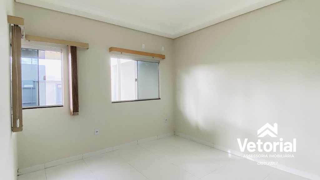 Foto Casa com 3 quartos, sendo 01 com suíte, 02 vagas de garagem, armário na cozinha e muito mais! Bairro Bandeirantes - Barreiras/Bahia