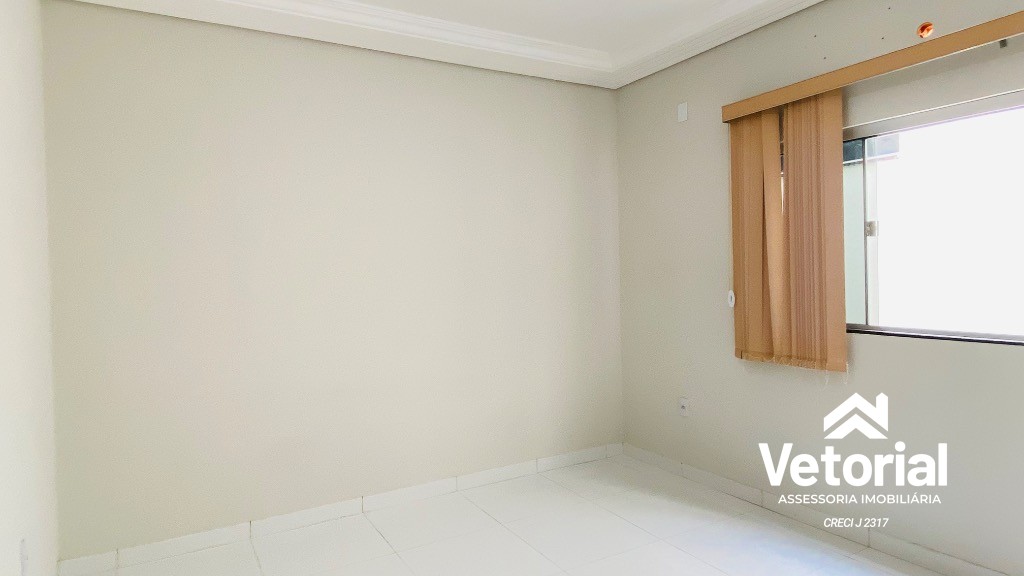 Foto Casa com 3 quartos, sendo 01 com suíte, 02 vagas de garagem, armário na cozinha e muito mais! Bairro Bandeirantes - Barreiras/Bahia