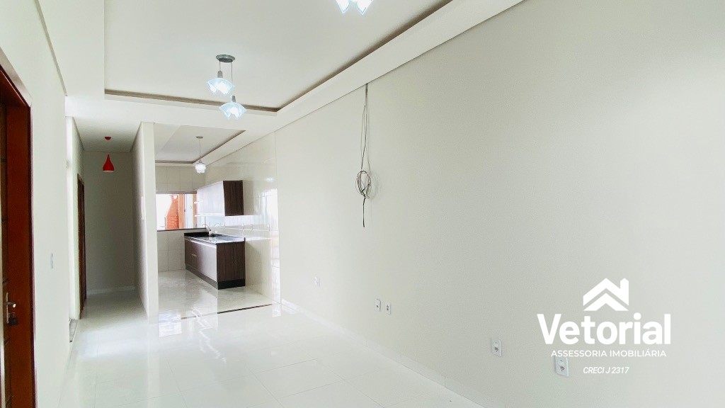 Foto Casa com 3 quartos, sendo 01 com suíte, 02 vagas de garagem, armário na cozinha e muito mais! Bairro Bandeirantes - Barreiras/Bahia