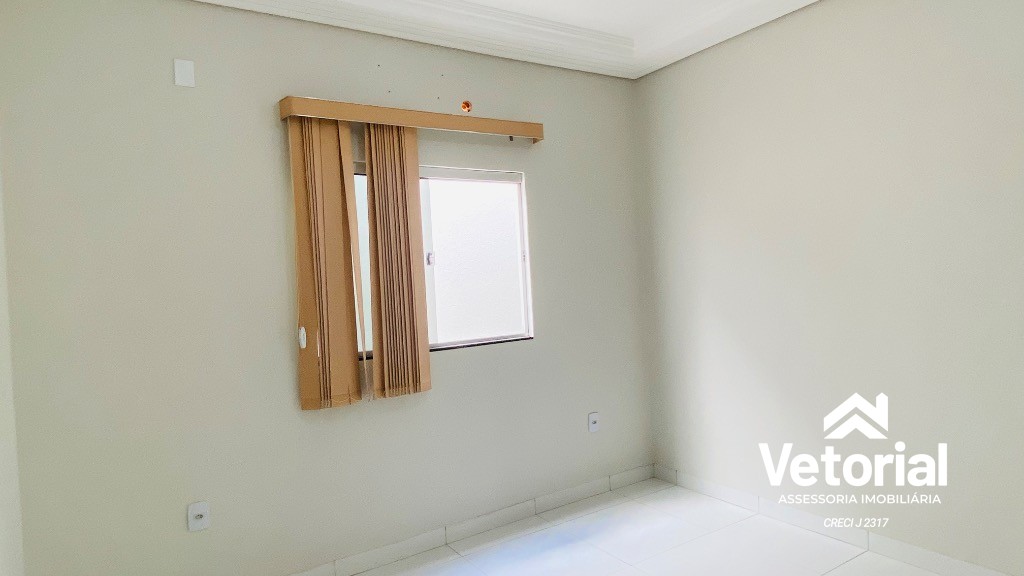 Foto Casa com 3 quartos, sendo 01 com suíte, 02 vagas de garagem, armário na cozinha e muito mais! Bairro Bandeirantes - Barreiras/Bahia