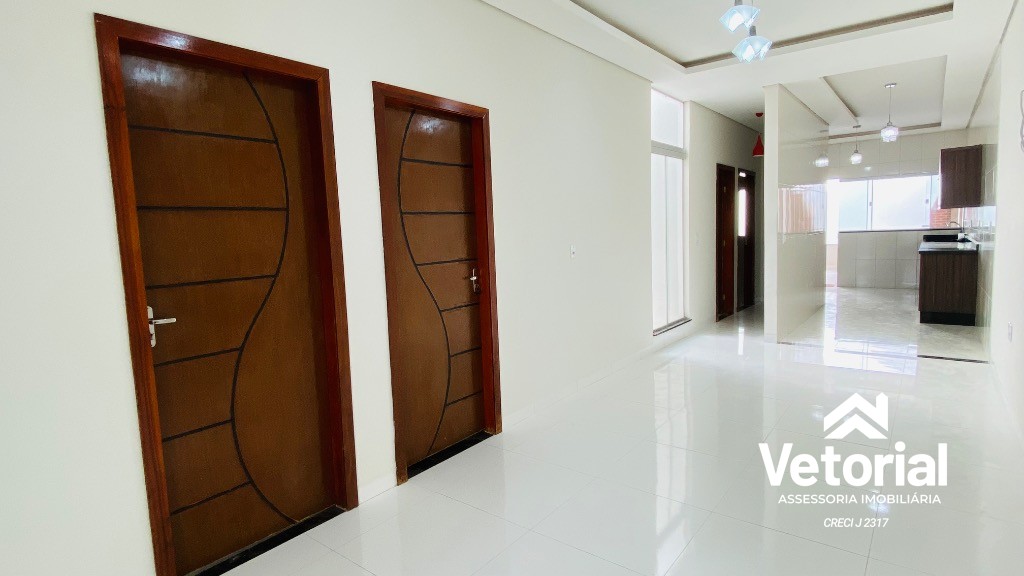 Foto Casa com 3 quartos, sendo 01 com suíte, 02 vagas de garagem, armário na cozinha e muito mais! Bairro Bandeirantes - Barreiras/Bahia