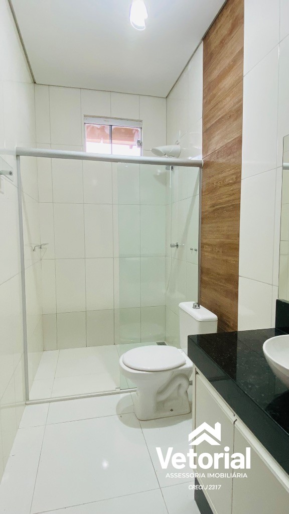 Foto Casa com 3 quartos, sendo 01 com suíte, 02 vagas de garagem, armário na cozinha e muito mais! Bairro Bandeirantes - Barreiras/Bahia