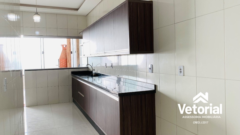 Foto Casa com 3 quartos, sendo 01 com suíte, 02 vagas de garagem, armário na cozinha e muito mais! Bairro Bandeirantes - Barreiras/Bahia