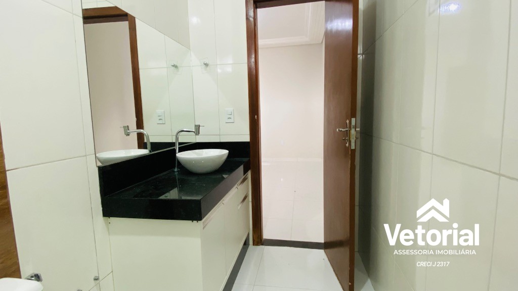 Foto Casa com 3 quartos, sendo 01 com suíte, 02 vagas de garagem, armário na cozinha e muito mais! Bairro Bandeirantes - Barreiras/Bahia