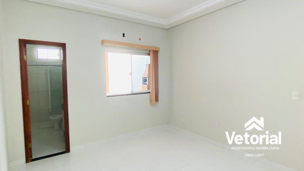 Foto Casa com 3 quartos, sendo 01 com suíte, 02 vagas de garagem, armário na cozinha e muito mais! Bairro Bandeirantes - Barreiras/Bahia