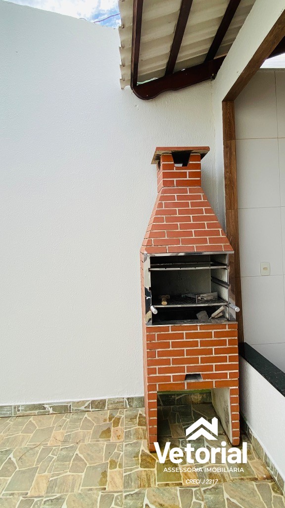 Foto Casa com 3 quartos, sendo 01 com suíte, 02 vagas de garagem, armário na cozinha e muito mais! Bairro Bandeirantes - Barreiras/Bahia