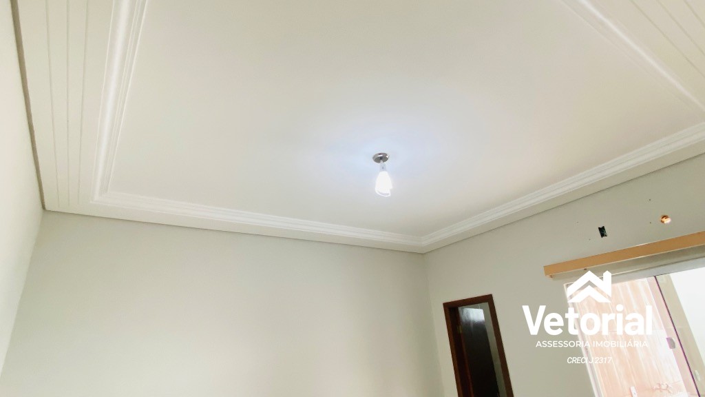 Foto Casa com 3 quartos, sendo 01 com suíte, 02 vagas de garagem, armário na cozinha e muito mais! Bairro Bandeirantes - Barreiras/Bahia