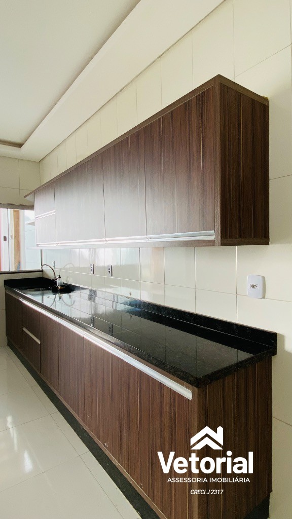 Foto Casa com 3 quartos, sendo 01 com suíte, 02 vagas de garagem, armário na cozinha e muito mais! Bairro Bandeirantes - Barreiras/Bahia