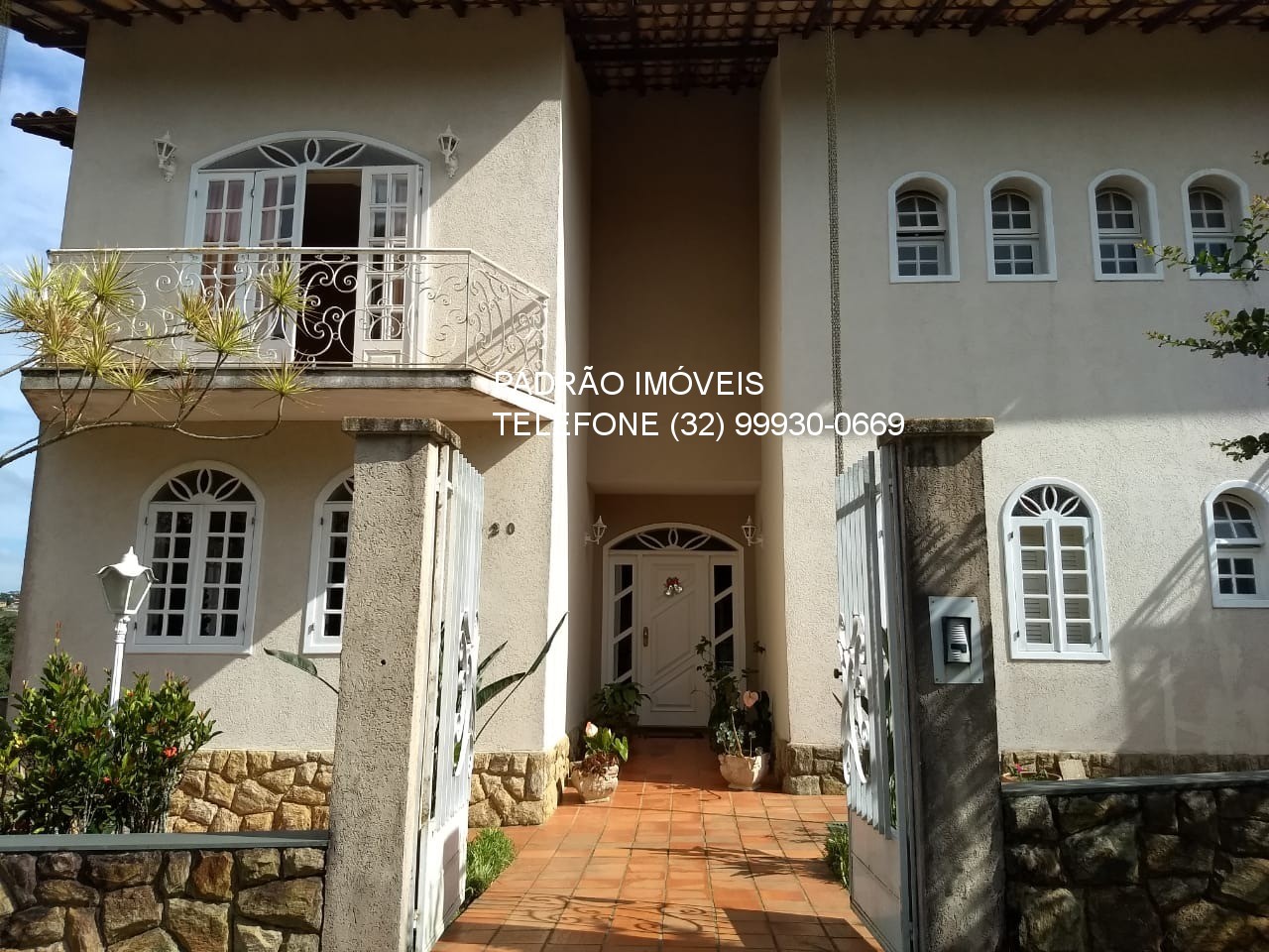 Casa à venda com 5 quartos, 1000m² - Foto 1