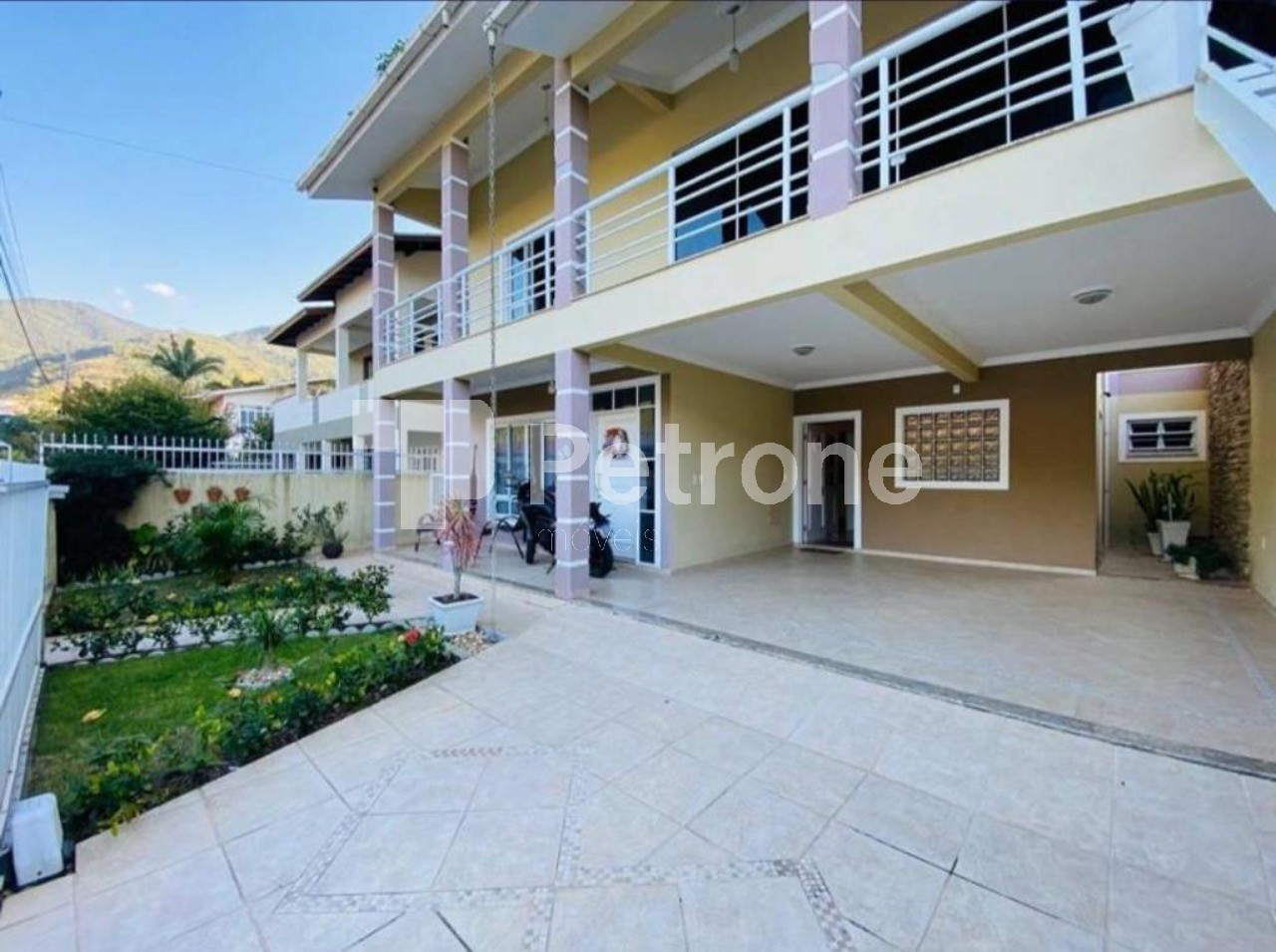 Casa à venda com 3 quartos, 340m² - Foto 2