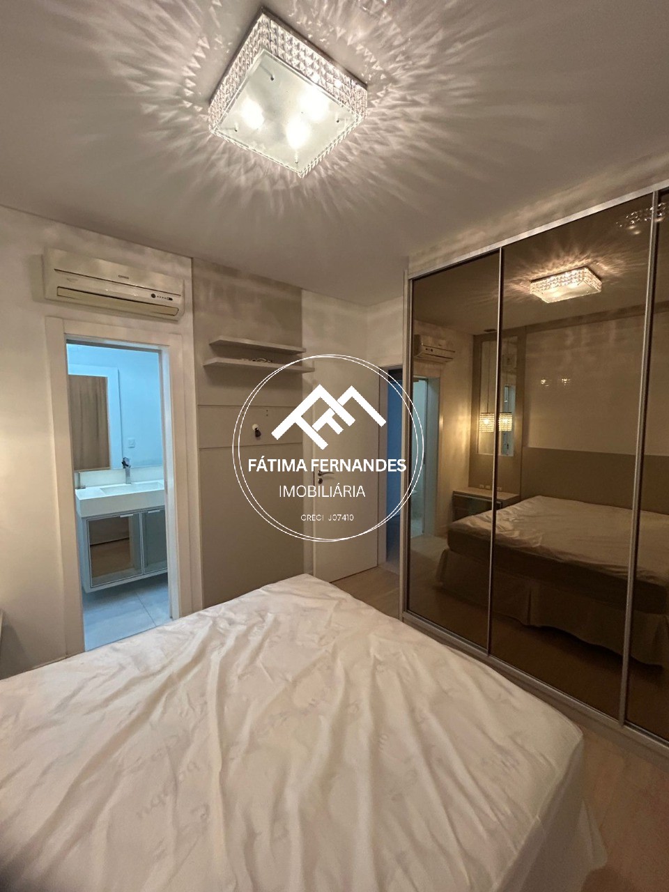 Apartamento à venda com 4 quartos, 222m² - Foto 4