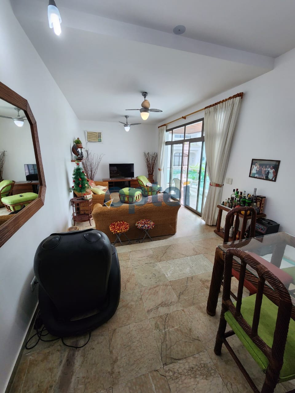 Apartamento mobiliado com 4 dormitórios (3 suítes), 2 vagas cobertas, 170 m² a duas quadras da praia da Enseada - Guarujá
