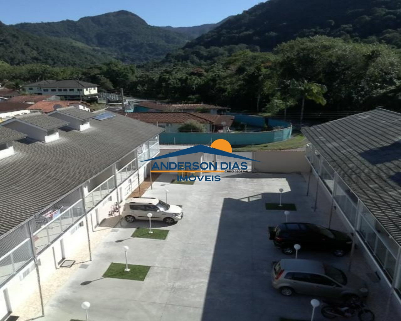 Casa à venda com 2 quartos, 100m² - Foto 1