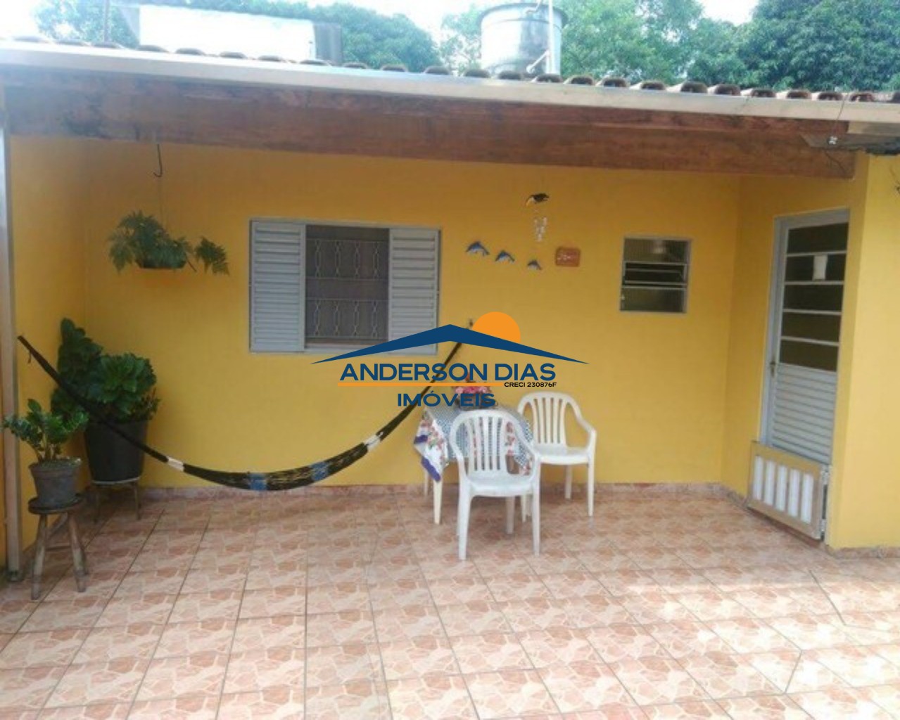 Casa à venda com 3 quartos, 300m² - Foto 1