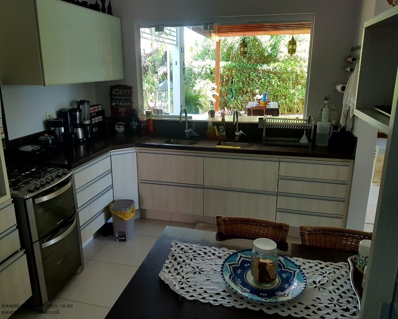 Casa à venda com 4 quartos, 250m² - Foto 14