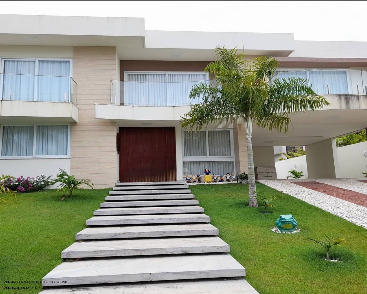 Casa à venda com 4 quartos, 500m² - Foto 1