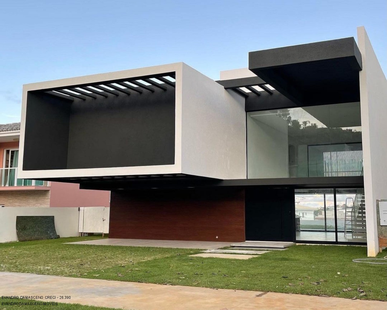 Casa à venda com 4 quartos, 300m² - Foto 16